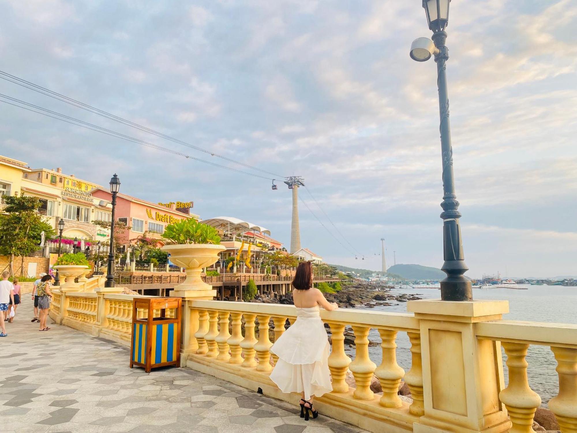 Hotel Khach San Chia Khoa Vang - Mien Phi 2 Xe Dap 1 Phong Tham Quan Dia Trung Hai - Tt Hoang Hon Phú Quý Zewnętrze zdjęcie